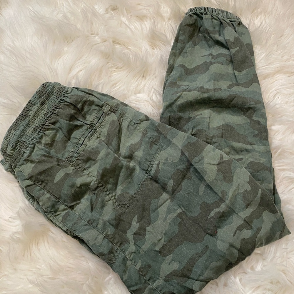 Green Camo Woman Joggers SIZE: XS